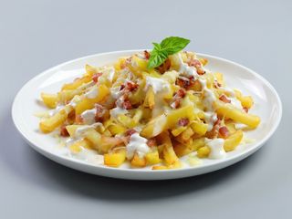 Patatas Beicon, queso, salsa cheddar