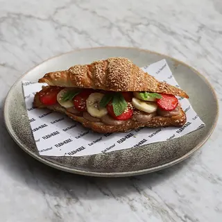 BANANA STRAWBERRY CROISSANT