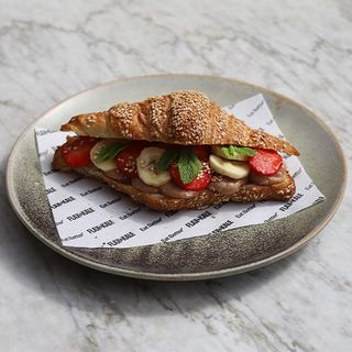 BANANA STRAWBERRY CROISSANT