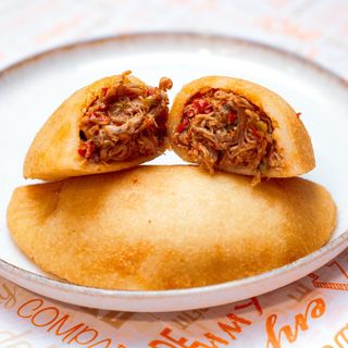 Empanada de carne mechada
