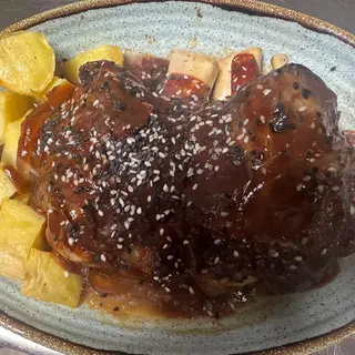 Codillo glaseado al bourbon