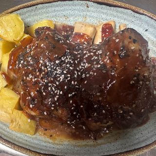 Codillo glaseado al bourbon