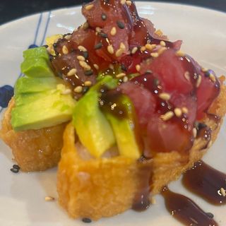 14 Inari Atún Aguacate (2 Pzas.)