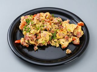 Huevos revueltos al almendra y verdura