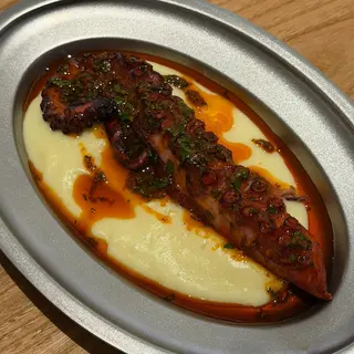 Pulpo a la gallega con parmentier de patata