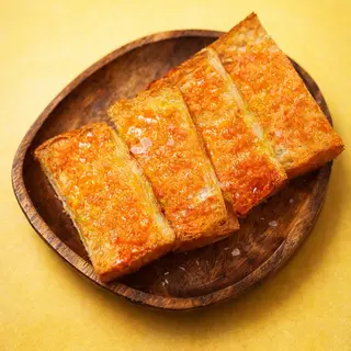 Pan de coca con tomate