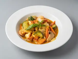 Gamba Y Pepino Con Curry Tailandés