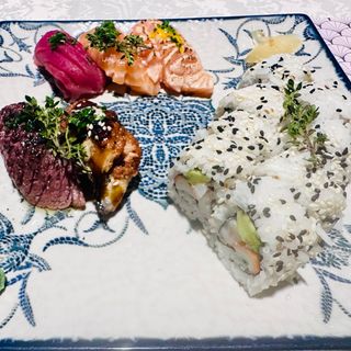 Combo De Nigiri (5 Uds.) Y Uramaki California (8 Uds.)