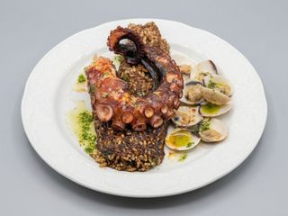 Socarrat De Pulpo, Calamar y almejas