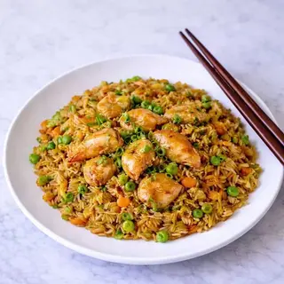 Yakimeshi con pollo 