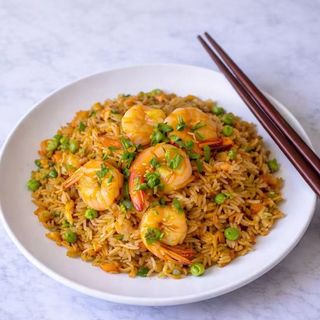 yakimeshi  con langostinos 