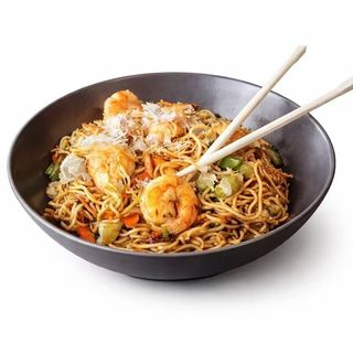 Yakisoba con langostinos 
