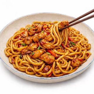 yakiudon grueso con pollo