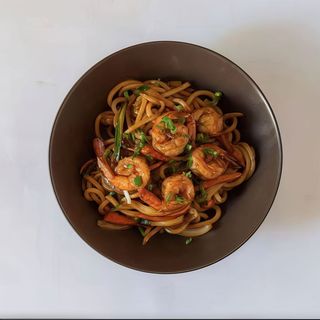 Yakiudon grueso langostinos 