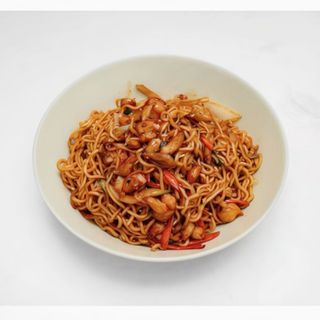 yakiudon grueso con pollo