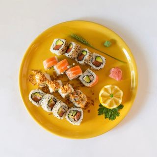 Sushi Bandeja 22(16 pzs.)