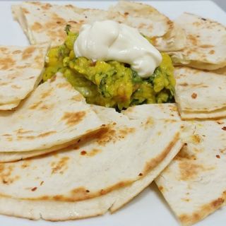 Quesadillas con guacamole (3 uds)