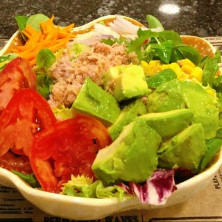 #2.Ensalada Atún y Aguacate