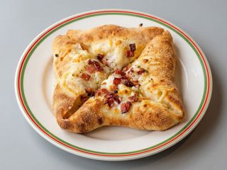 Pan Focacha Con Queso Ajo Y Bacón Crispy