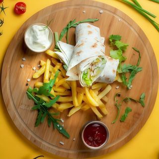 Lahmacun Vegetal Y Patatas Dentro