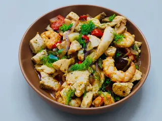 55.- Pollo Y Gambas