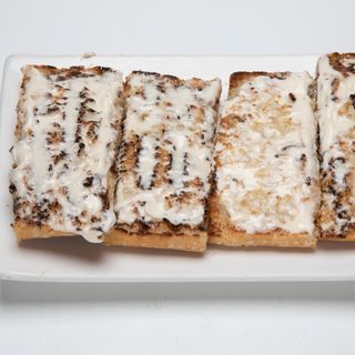 Pan De Coca Con Ali-Oli