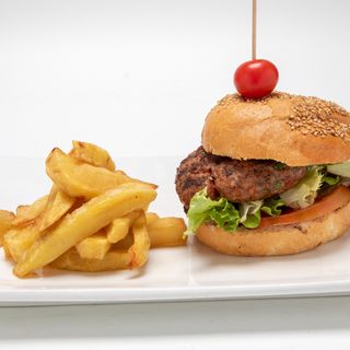 Hamburguesa de Ternera a la Brasa con Guarnición (200 gr.)
