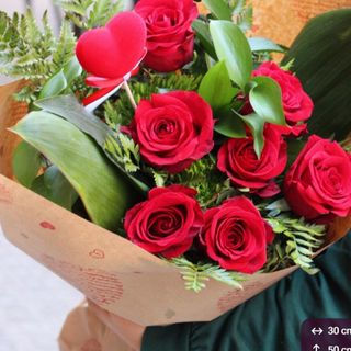 Ramo de 7 Rosas Rojas + Pick Corazon