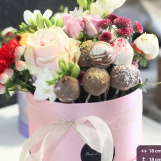 Sweet box - Flores y fresas con chocolate