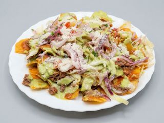 Chifles  con carne