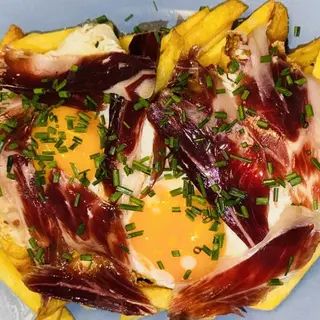 Huevos rotos con jamón ibérico