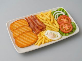 Plato De Lomo, Bacon, Patatas Fritas Y Ensalada Mixta