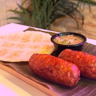 chorizo con arepa