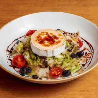 Ensalada de rulo de cabra caramelizado