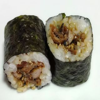 34A-Maki Atún Cocido con Salsa Teriyaki y Sésamo (8 Pzs.)