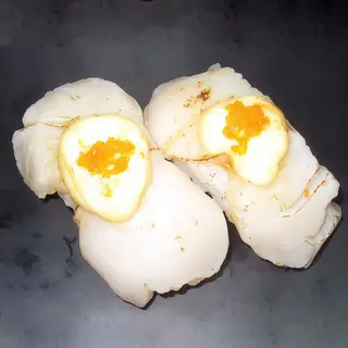 13B-Sushi nigiri vieiras flameado (2 Pzs.)