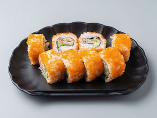 83A-Uramaki Cangrejo De Concha Blanca, Lechuga Y Tobiko (8 Pzs.)