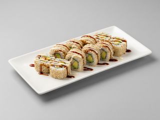 67-Uramaki Pollo Crujiente, Aguacate Y Sésamo (8 Pzs.)