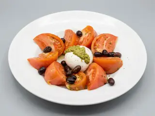 Ensalada De Burrata Y Tomate Rosa De Barbastro