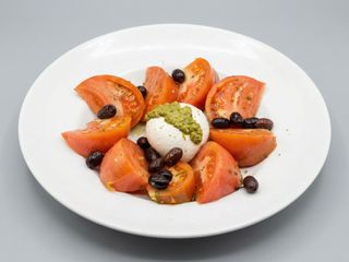 Ensalada De Burrata Y Tomate Rosa De Barbastro