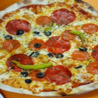 Pizza 4 Estaciones (33 Cm.)