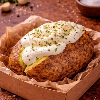 Baked potato with alioli