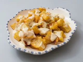 Patatas cartucho grande allioli