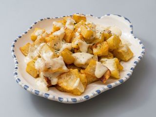 Patatas cartucho grande allioli