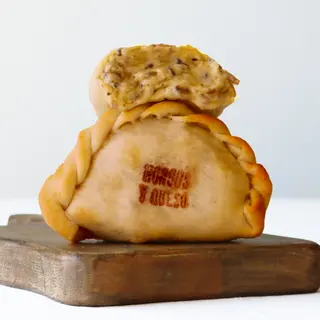 Empanada de Queso y Hongos