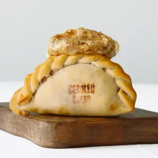 Empanada de Cebolla Caramelizada