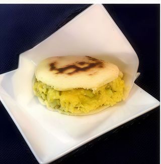 Arepa reina pepiada