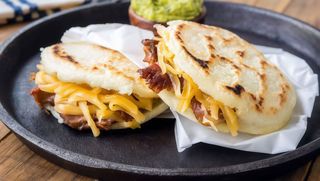 Arepa de bacon con queso