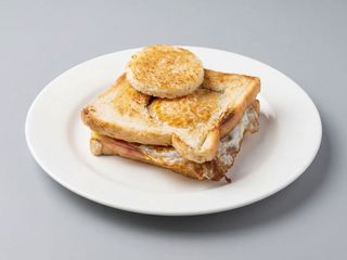 Sándwich Mixto Con Huevo