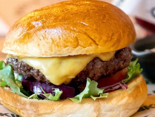 Hamburguesa EL KIOSKO